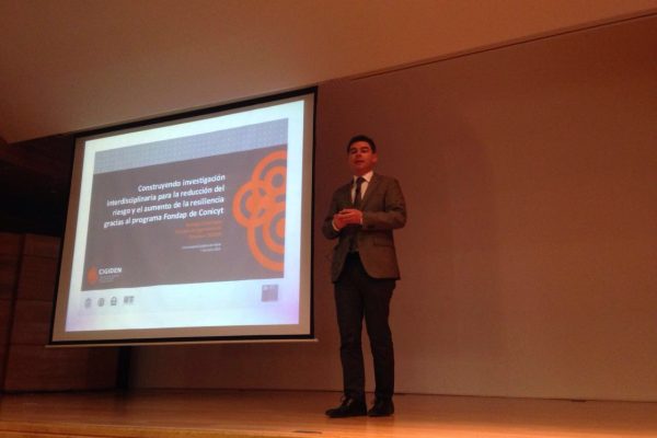 Rodrigo Cienfuegos da a conocer los principios multidisciplinarios de CIGIDEN en el 6º Encuentro de la UCN