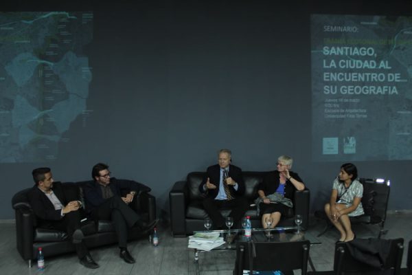 Jorge Gironás participó en seminario “Santiago, la ciudad al encuentro de su geografía”