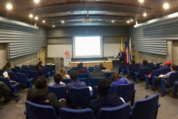 Seminario abordó la relación entre riesgo sísmico y el impacto en sistemas interdependientes en ciudades