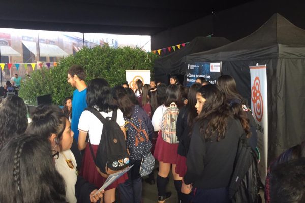 CIGIDEN participa en festival de la ciencia en Antofagasta con simuladores de aluviones, tsunamis y volcanes