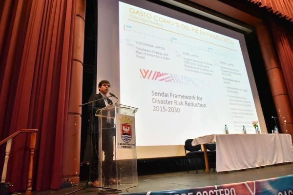 Investigadores de CIGIDEN participan en seminario sobre borde costero y cambio climático en Coronel