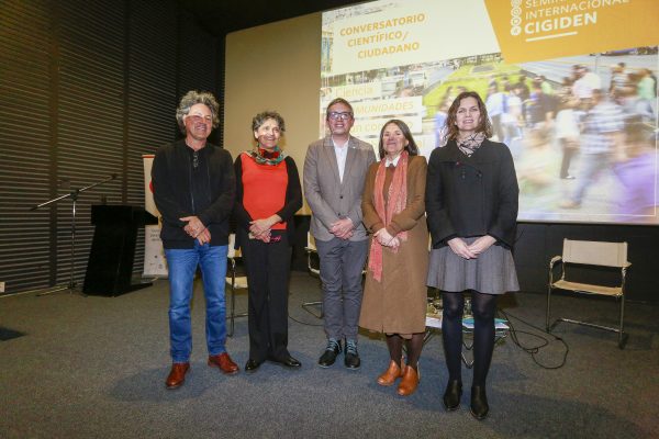 Arte, ciencia, biodiversidad, urbanismo y política pública fueron los ejes del conversatorio CIGIDEN en Centro Cutural La Moneda