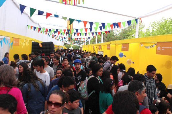 Fiesta de divulgación científica acoge a más de 14 mil visitantes de la Región Metropolitana