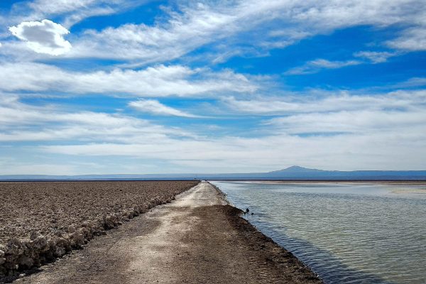 Riesgos, paradojas y desafíos del extractivismo de litio en el desierto de Atacama
