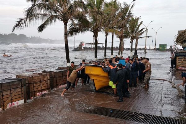 Marejadas y “ríos atmosféricos” son las principales causas tras el cierre de puertos en Rapa Nui