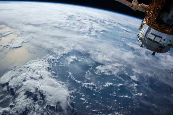 Revelan relación entre cambios en la ionósfera y la propagación de terremotos y tsunamis en Chile