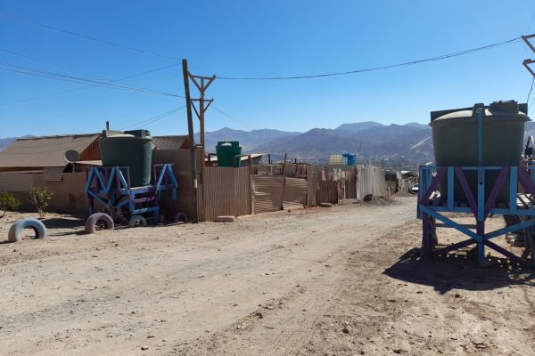 Experta CIGIDEN indaga sobre amenazas cotidianas que experimentan quienes viven en  campamentos