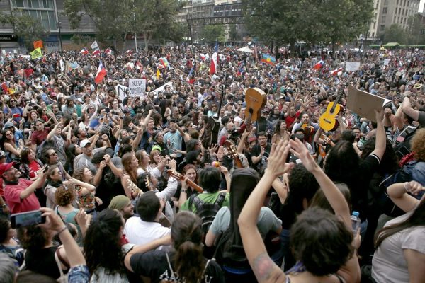 Libro colectivo aborda las nuevas experiencias de participación en Chile post estallido social