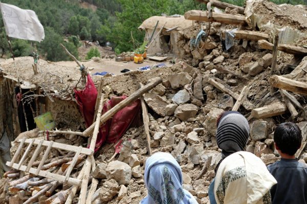 El contexto geotectónico y el tipo de construcción en Afganistán explica por qué un terremoto 5.9 es tan destructivo