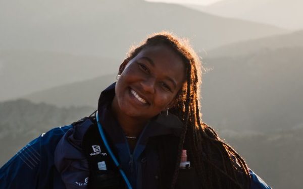 Ingeniera viajó desde Suiza a Chile para estudiar el efecto de los terremotos en los hospitales