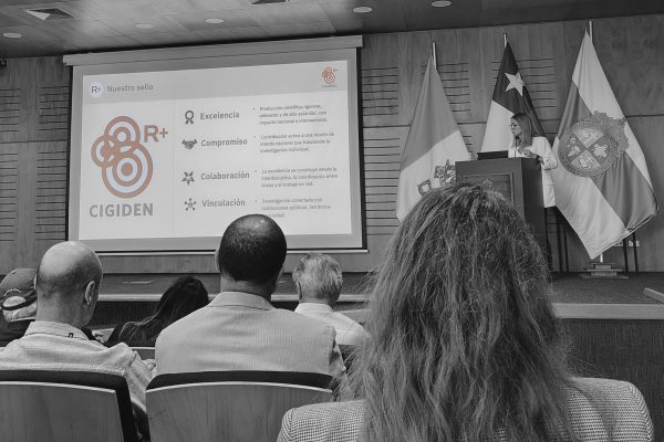 Directora de CIGIDEN R+ destaca el impacto social de la investigación en encuentro UC en la Frontera